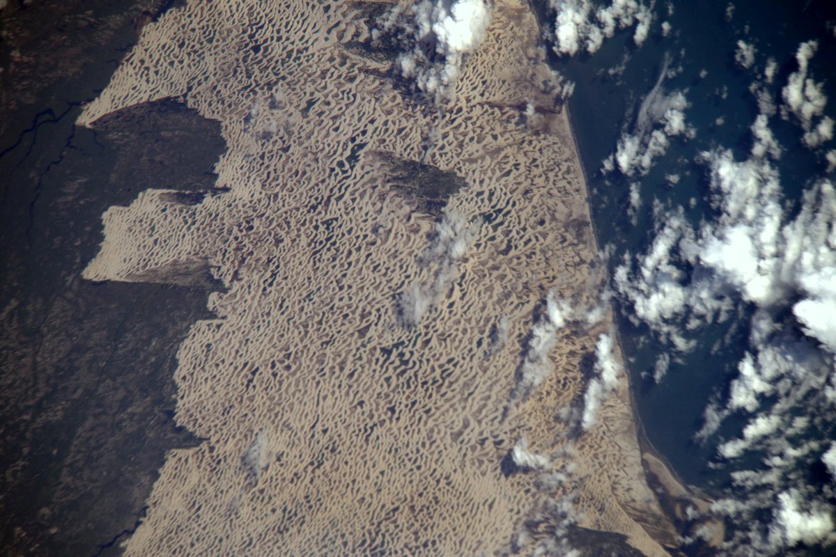 [:ja]【宇宙からの地球絶景】No.10: 白い砂丘[:en][Earthview Wonders] No.10: White Sand Dunes[:]