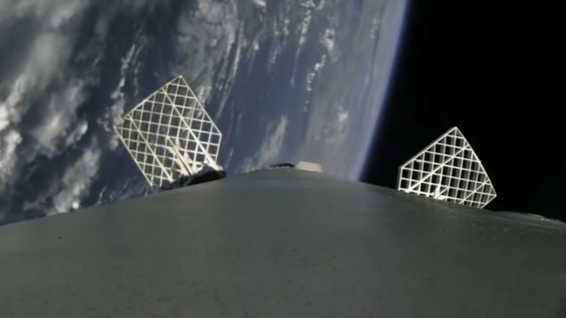 [:ja]【宇宙からの地球絶景】【動画】No.20: Falcon 9 ロケット第1段の洋上着地成功[:en][Earthview Wonders] [Video] No.20: Falcon 9’s Successful Re-entry and Landing[:]