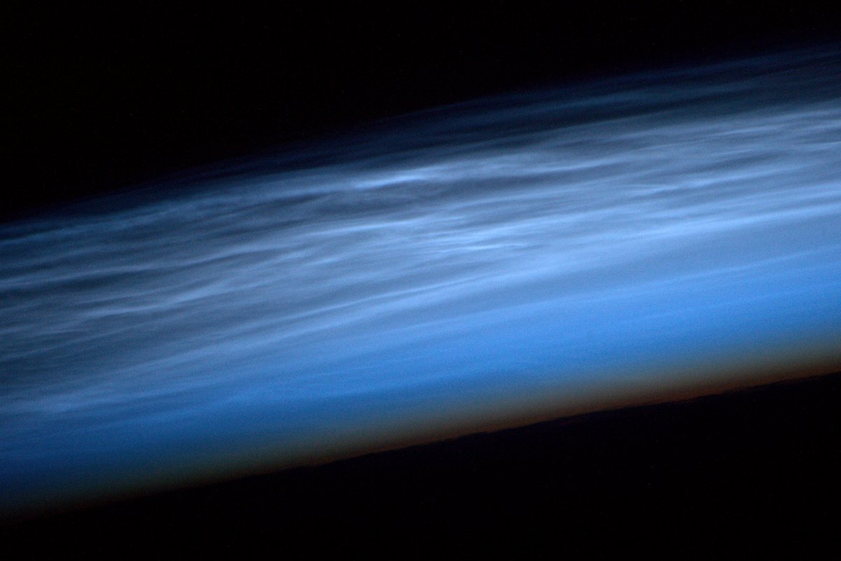 [:ja]【宇宙からの地球絶景】No.32: 夜光雲[:en][Earthview Wonders] No.32: Noctilucent clouds[:]