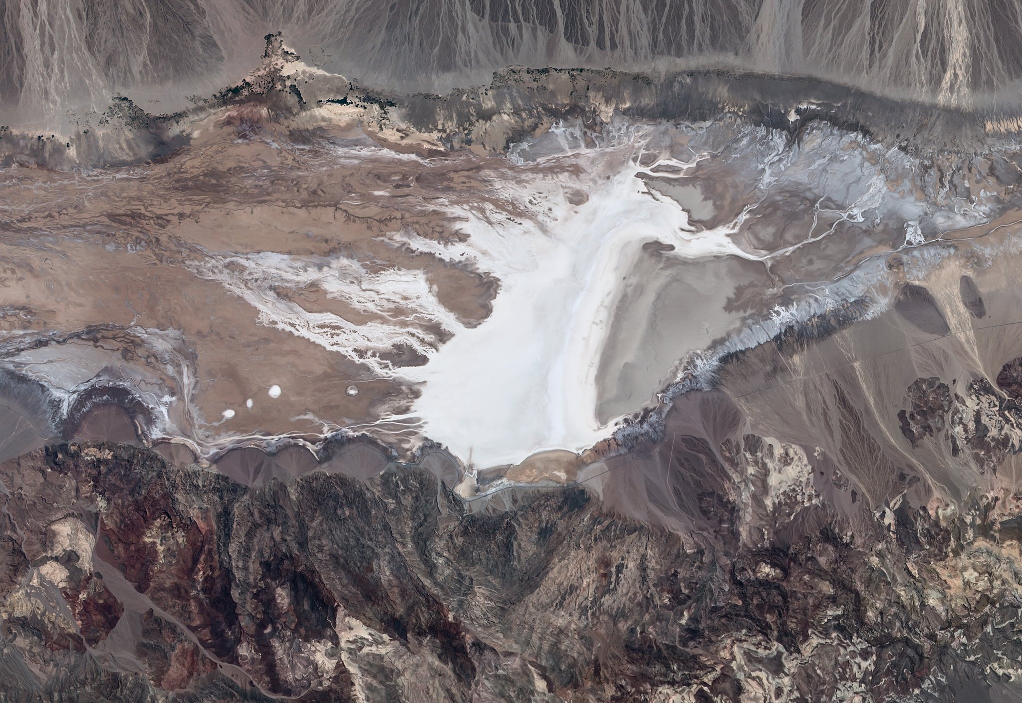 [:ja]【宇宙からの地球絶景】No.50: デスバレーのバッドウォーター・ベースン[:en][Earthview Wonders] No.50: Badwater Basin of Death Valley[:]