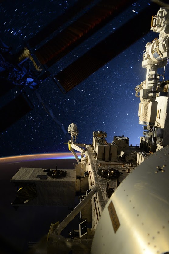 [:ja]【宇宙からの地球絶景】No.48: ISSと地球の夜景[:en][Earthview Wonders] No.48: ISS and Night Earth[:]