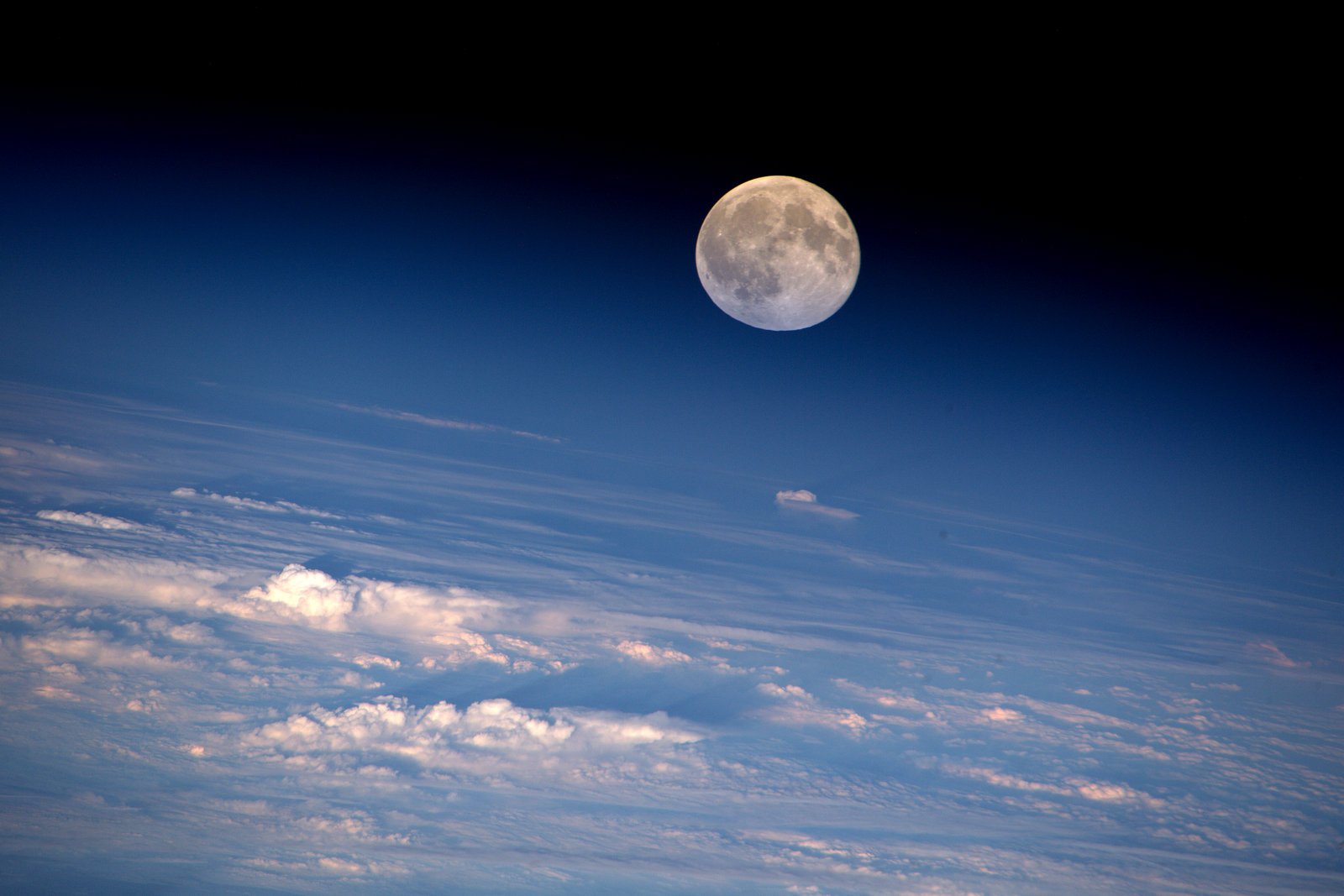 [:ja]【宇宙からの地球絶景】No.59: 地球と満月[:en][Earthview Wonders] No.59: Earth and Full Moon[:]