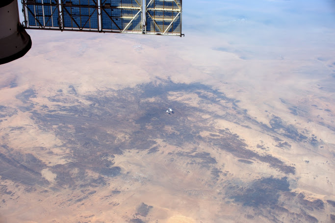 [:ja]【宇宙からの地球絶景】No.64: サハラ砂漠上の小さな雲[:en][Earthview Wonders] No.64: Clouds over Shara Desert[:]