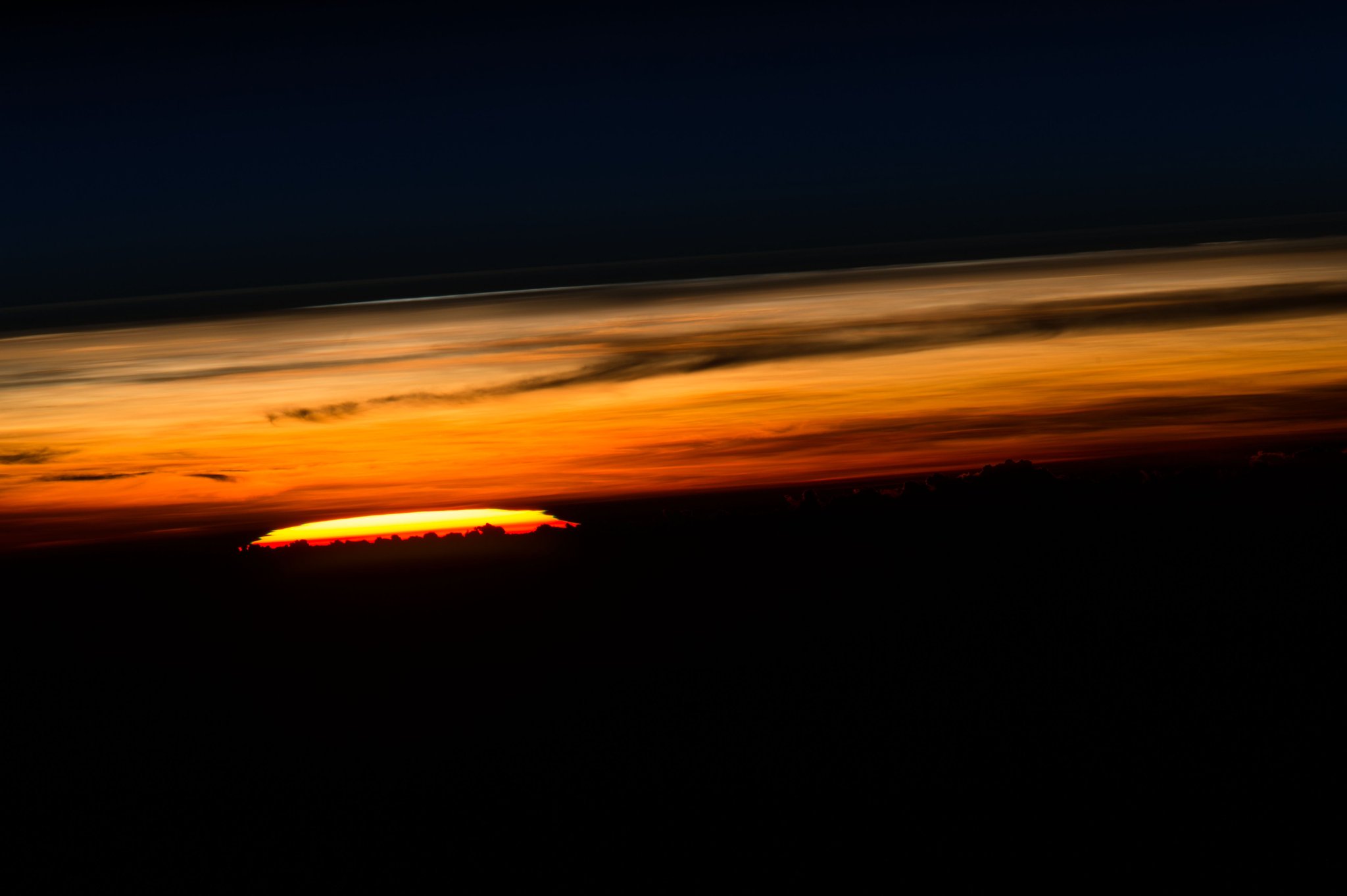 [:ja]【宇宙からの地球絶景】No.69: 宇宙からの日の入り[:en][Earthview Wonders] No.69: Sunset from Space[:]