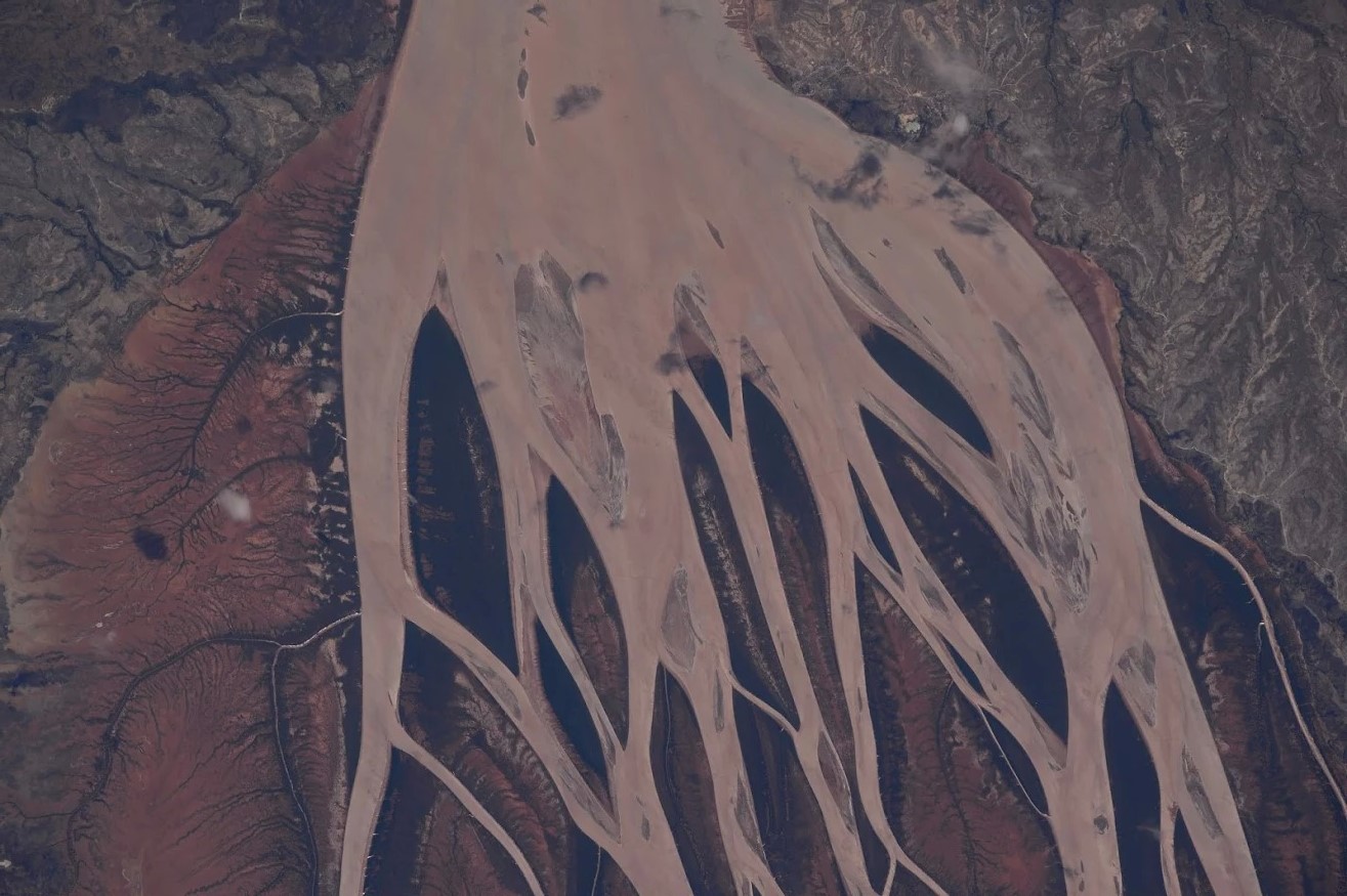 [:ja]【宇宙からの地球絶景】No.94: マダガスカルのベツィボカ川デルタ[:en][Earthview Wonders] No.94: Betsiboka River Delta of Madagascar[:]