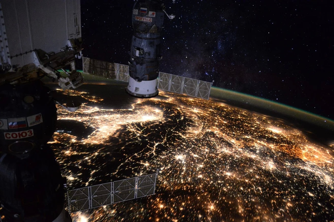 [:ja]【宇宙からの地球絶景】No.89: ハンブルクの夜景[:en][Earthview Wonders] No.89: Hamburg at Night[:]