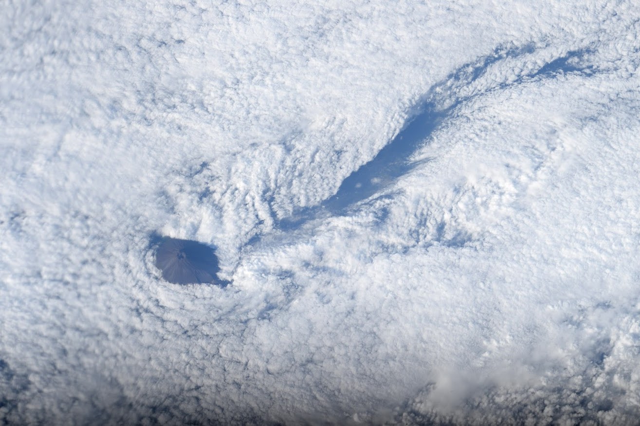 [:ja]【宇宙からの地球絶景】No.102: 富士山[:en][Earthview Wonders] No.102: Mt. Fuji[:]