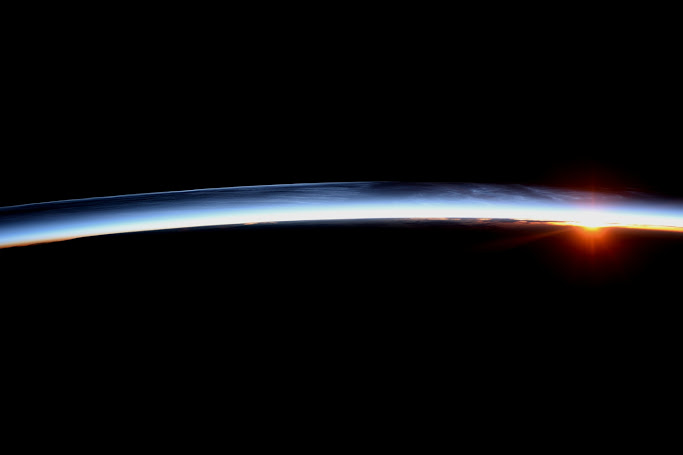 [:ja]【宇宙からの地球絶景】No.133: 宇宙からの夜明け[:en][Earthview Wonders] No.133: Dawn from Space[:]
