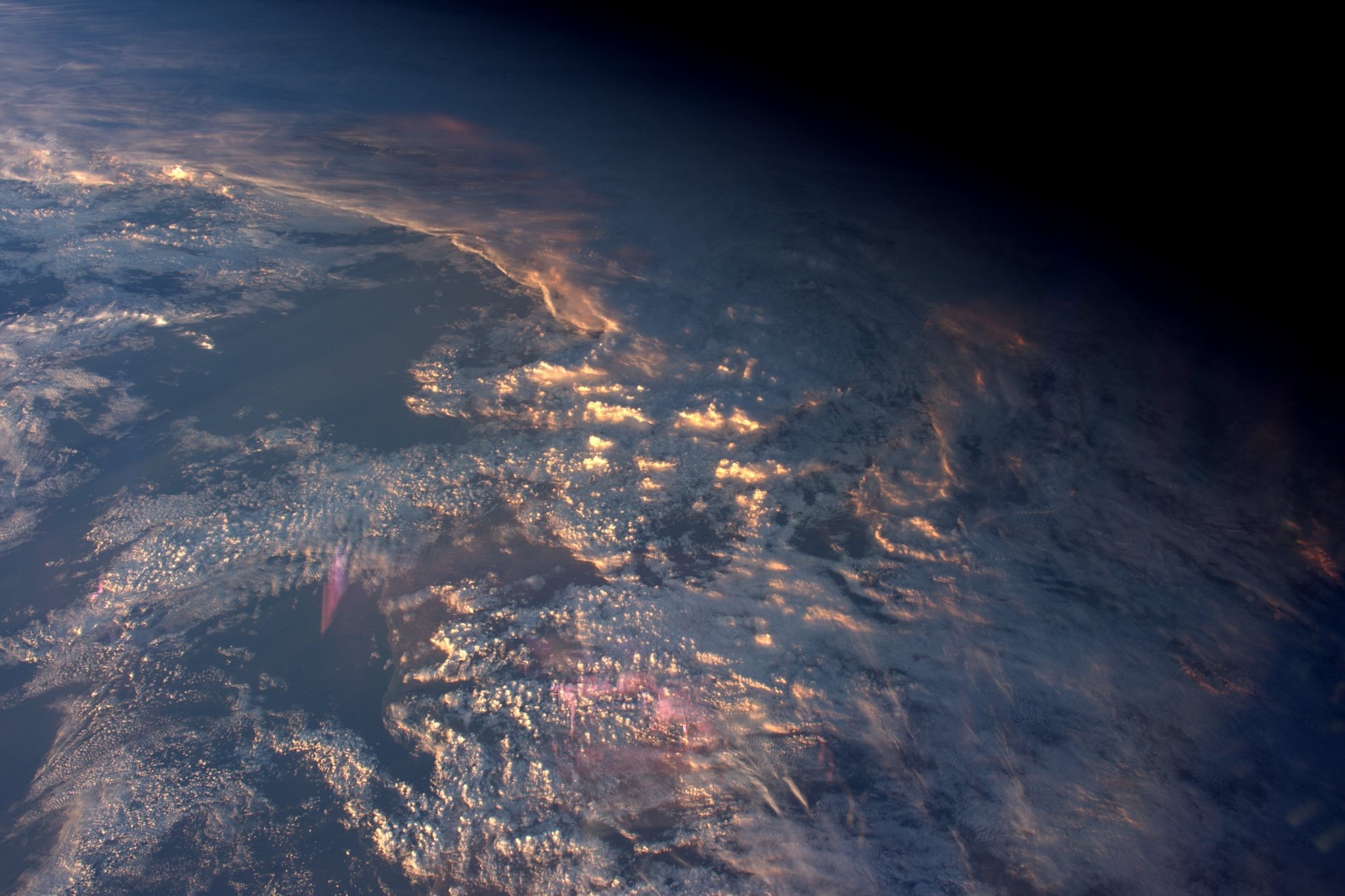 [:ja]【宇宙からの地球絶景】No.152: 黄昏[:en][Earthview Wonders] No.152: Twilight[:]