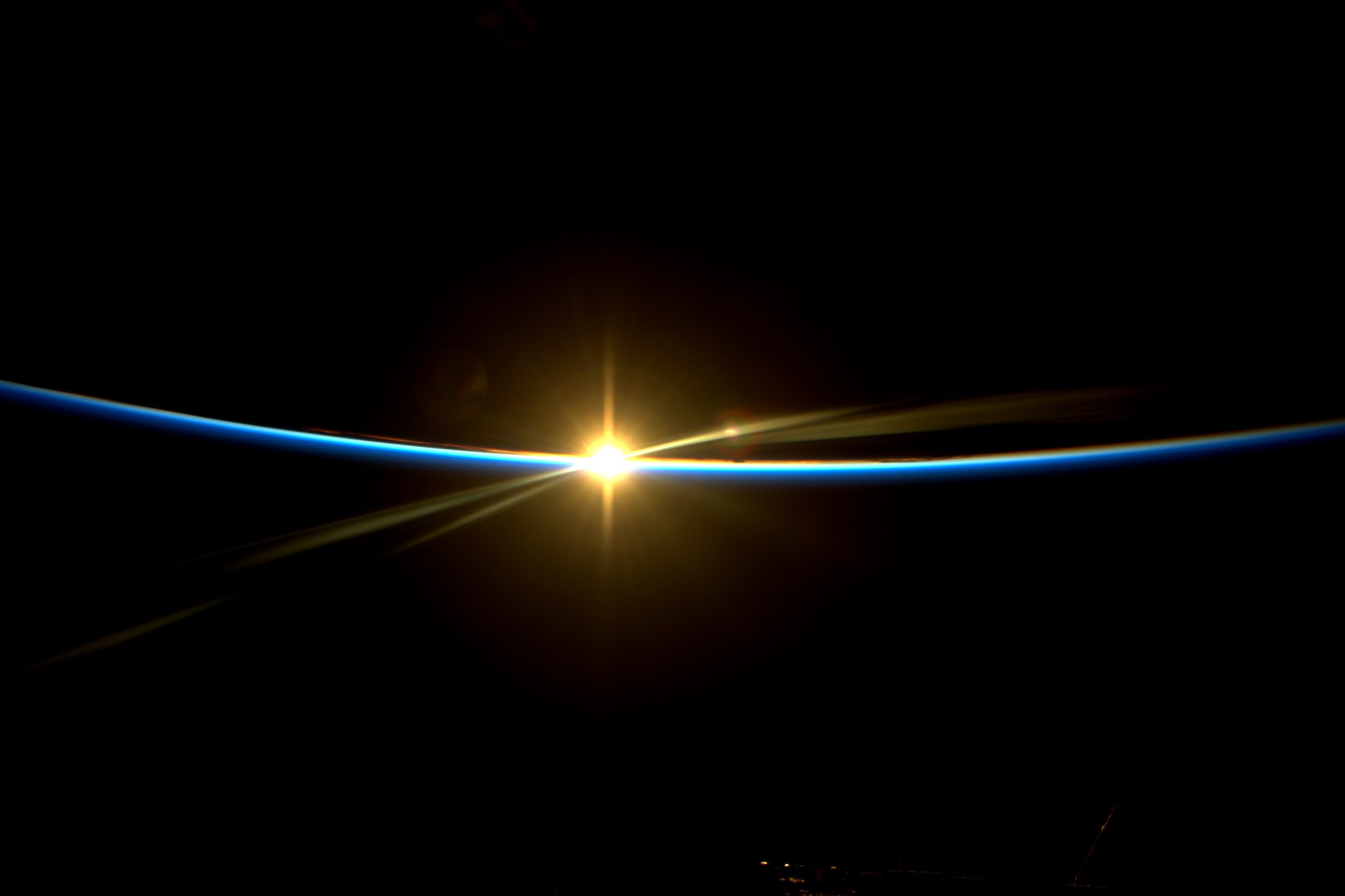 [:ja]【宇宙からの地球絶景】No.147: 宇宙からの夜明け[:en][Earthview Wonders] No.147: Dawn from Space[:]