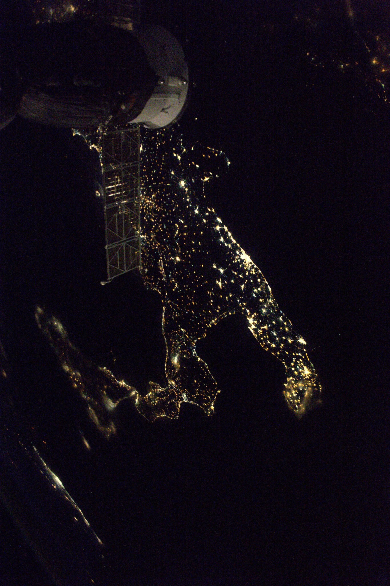 [:ja]【宇宙からの地球絶景】No.193: 夜のシチリア🇮🇹[:en][Earthview Wonders] No.193: Sicily at Night🇮🇹[:]