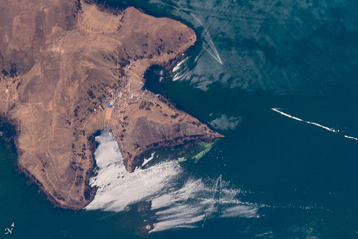 [:ja]【宇宙からの地球絶景】No.243: チチカカ湖のサングリント🇵🇪🇧🇴[:en][Earthview Wonders] No.243: Sunglint on Lake Titicaca🇵🇪🇧🇴[:]