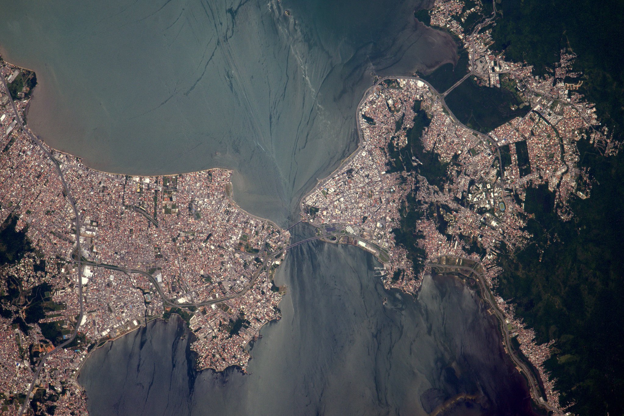[:ja]【宇宙からの地球絶景】No.242: ブラジルのフロリアノポリス🇧🇷[:en][Earthview Wonders] No.242: Florianopolis of Brazil🇧🇷[:]