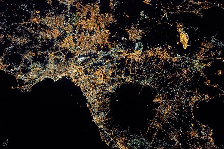 [:ja]【宇宙からの地球絶景】No.251: ナポリの夜景🇮🇹[:en][Earthview Wonders] No.251: Naples At Night🇮🇹[:]