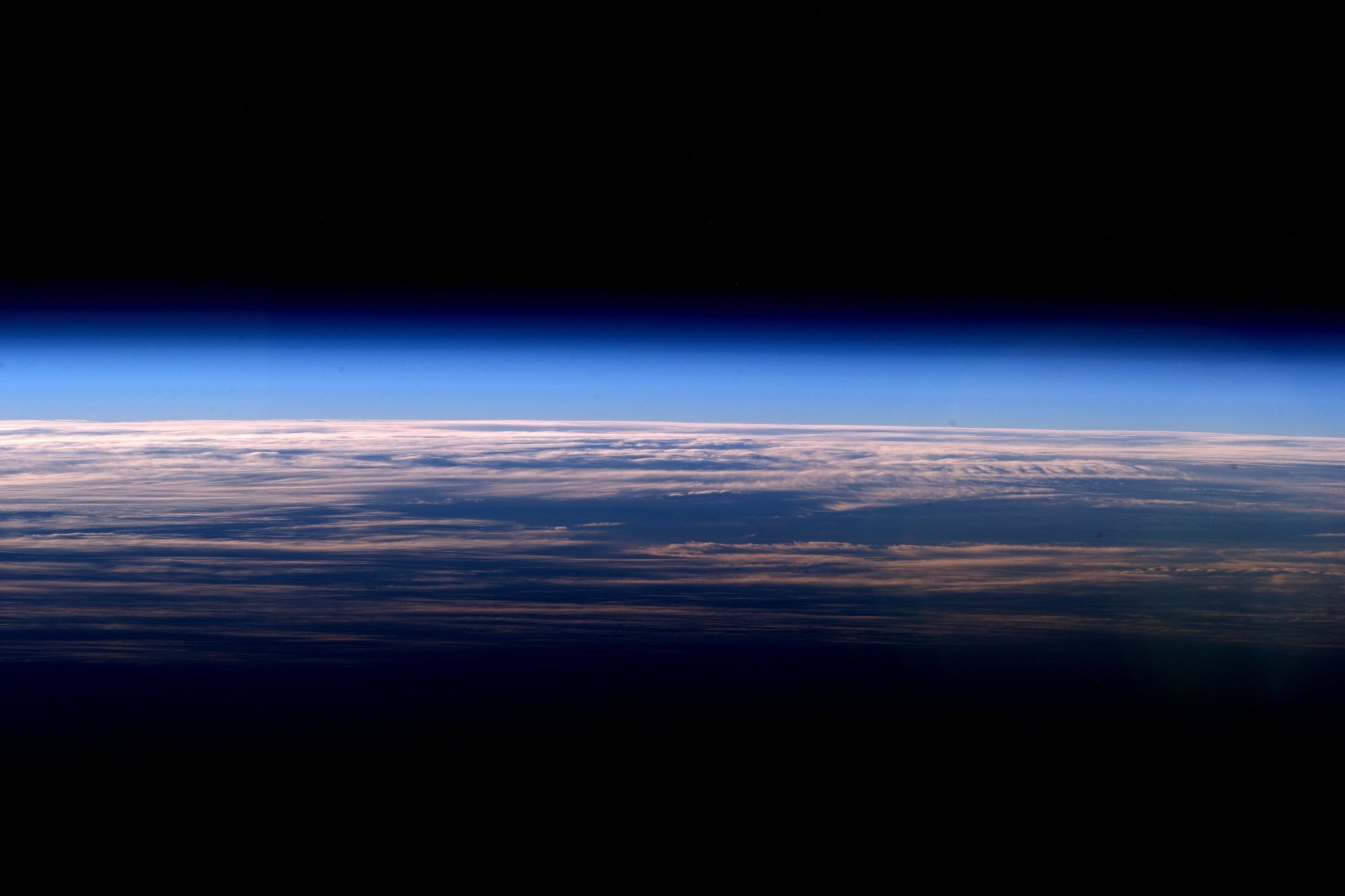 [:ja]【宇宙からの地球絶景】No.237: 夜明けの青[:en][Earthview Wonders] No.237: Sunrise Blue[:]