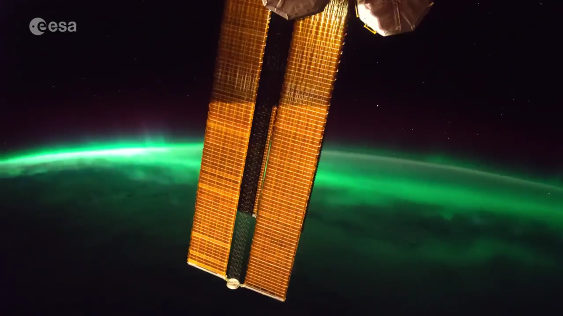 [:ja]【宇宙からの地球絶景】【動画】No.238: オーロラを横目に[:en][Earthview Wonders][Video] No.238: Aurora Size View[:]