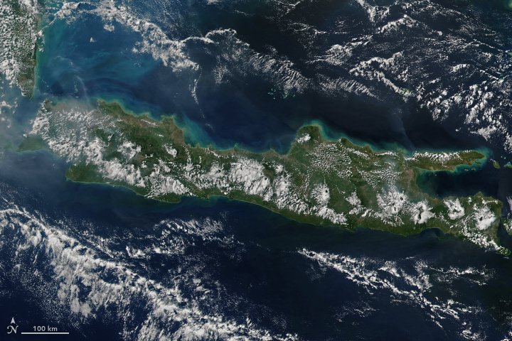 [:ja]【宇宙からの地球絶景】No.258: インドネシアのジャワ島🇮🇩[:en][Earthview Wonders] No.258: Java Island of Indonesia🇮🇩[:]