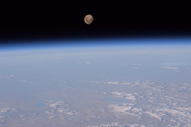 [:ja]【宇宙からの地球絶景】No.271: 地球越しの月[:en][Earthview Wonders] No.271: Moon over Earth[:]