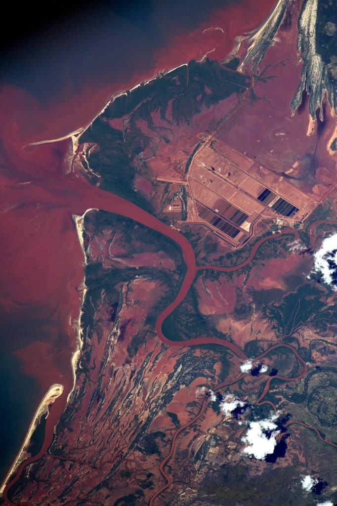 [:ja]【宇宙からの地球絶景】No.296: マダガスカル・サンバオ川の河口🇲🇬[:en][Earthview Wonders] No.296: Sambao River Mouth of Madagascar🇲🇬[:]