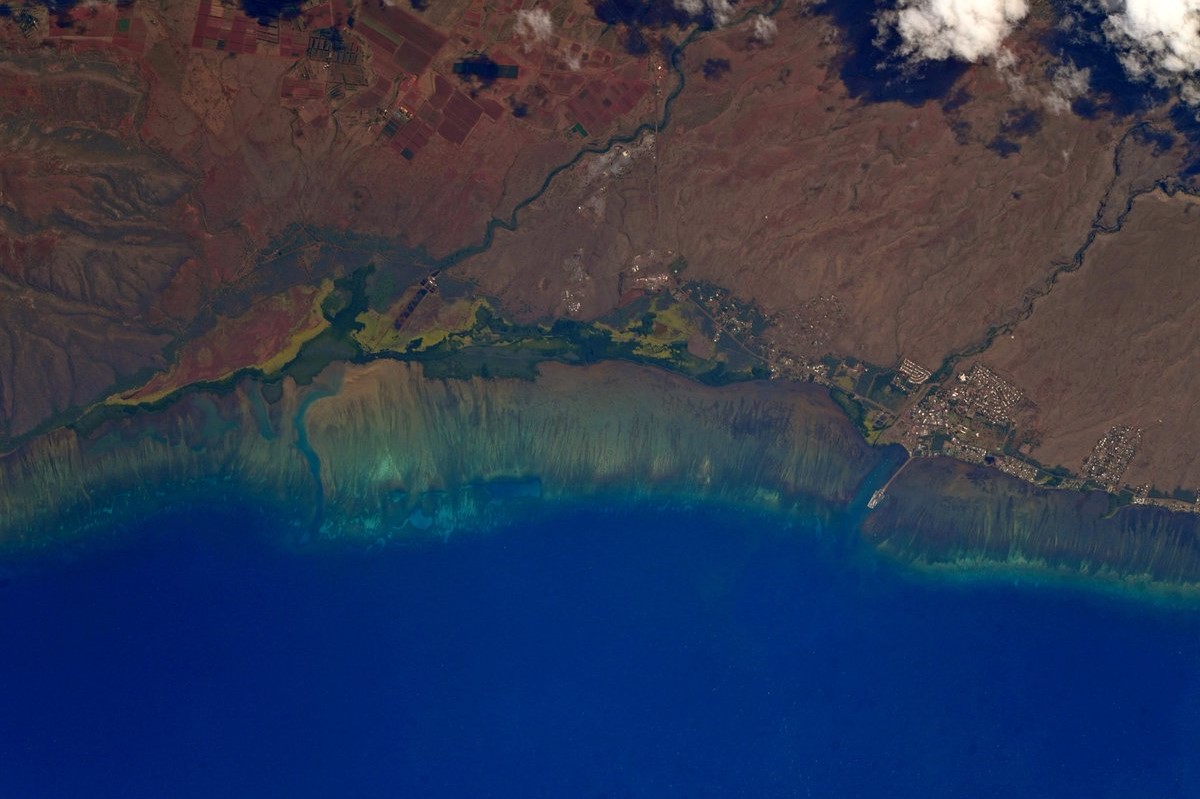 [:ja]【宇宙からの地球絶景】No.298: モロカイ島のカウナカカイ🇺🇸[:en][Earthview Wonders] No.298: Kaunakakai, Molokai🇺🇸[:]