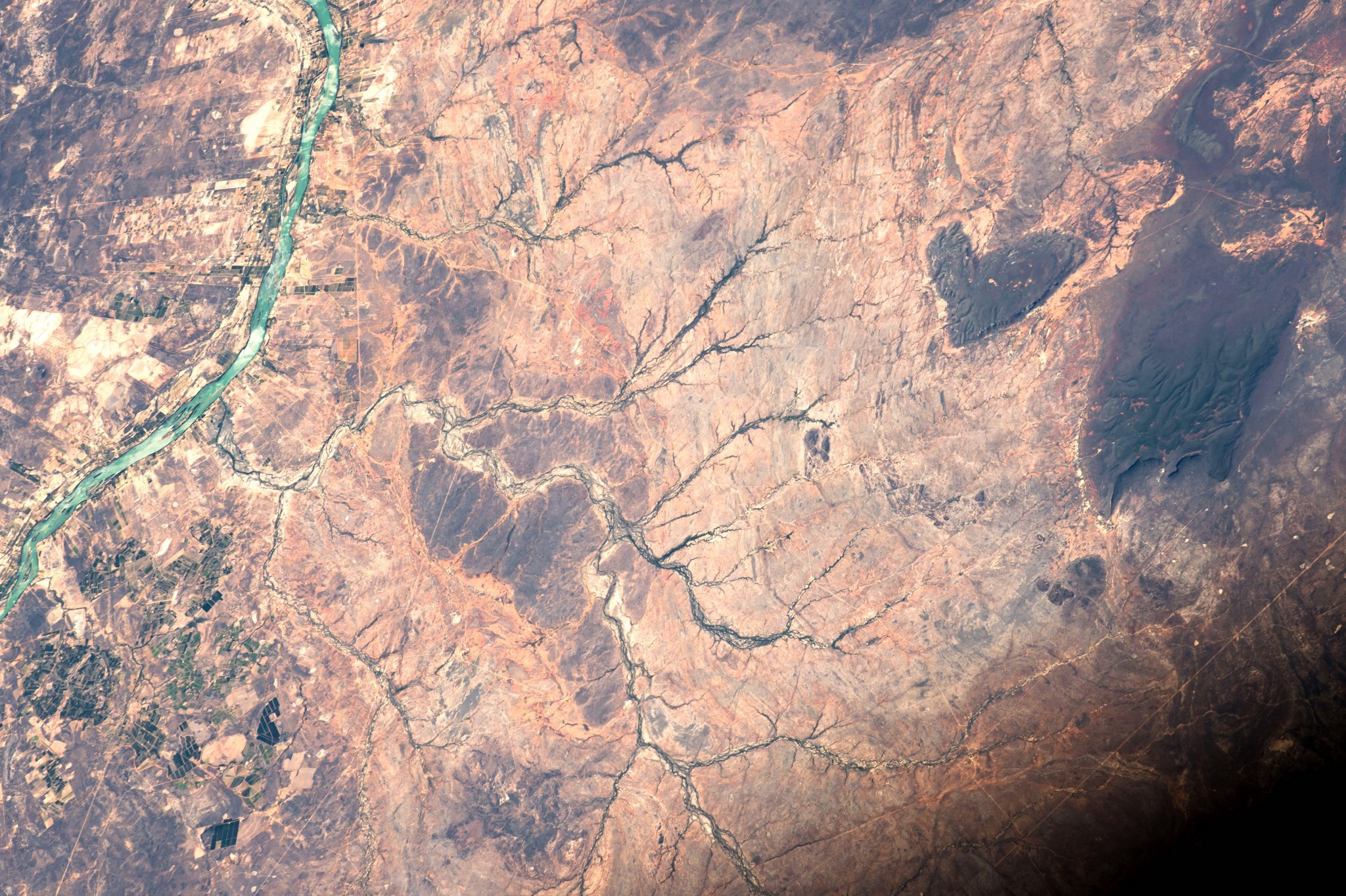 [:ja]【宇宙からの地球絶景】No.322: ブラジルのハート🇧🇷[:en][Earthview Wonders] No.322: Heart in Brazil🇧🇷[:]