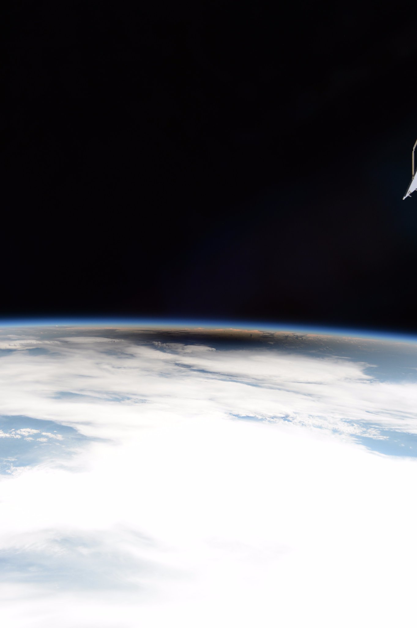 [:ja]【宇宙からの地球絶景】No.319: 皆既日食[:en][Earthview Wonders] No.319: Solar Eclipse[:]