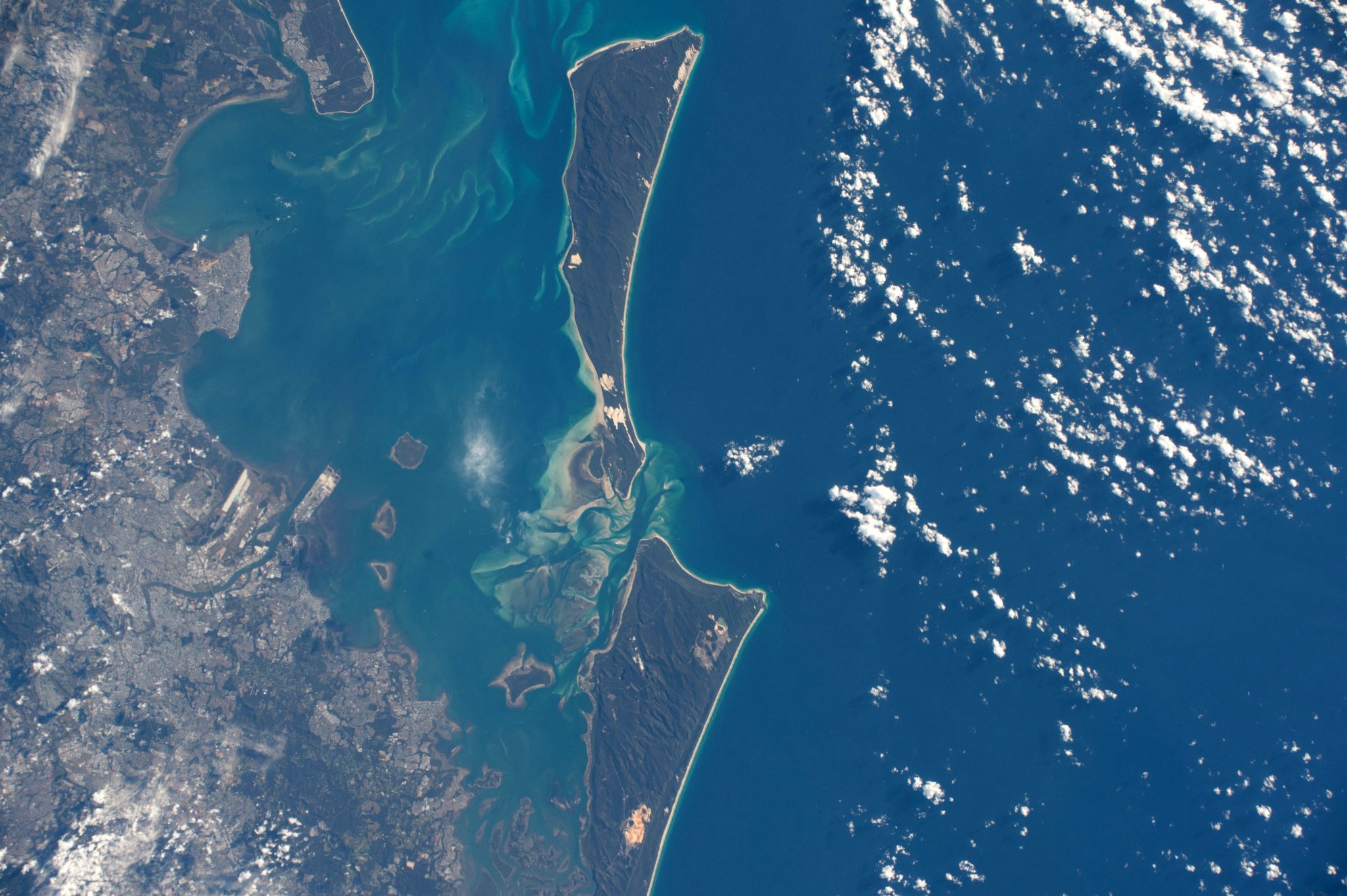 [:ja]【宇宙からの地球絶景】No.333: ブリスベンとモートン島🇦🇺[:en][Earthview Wonders] No.333: Brisbane and Moreton Island🇦🇺[:]