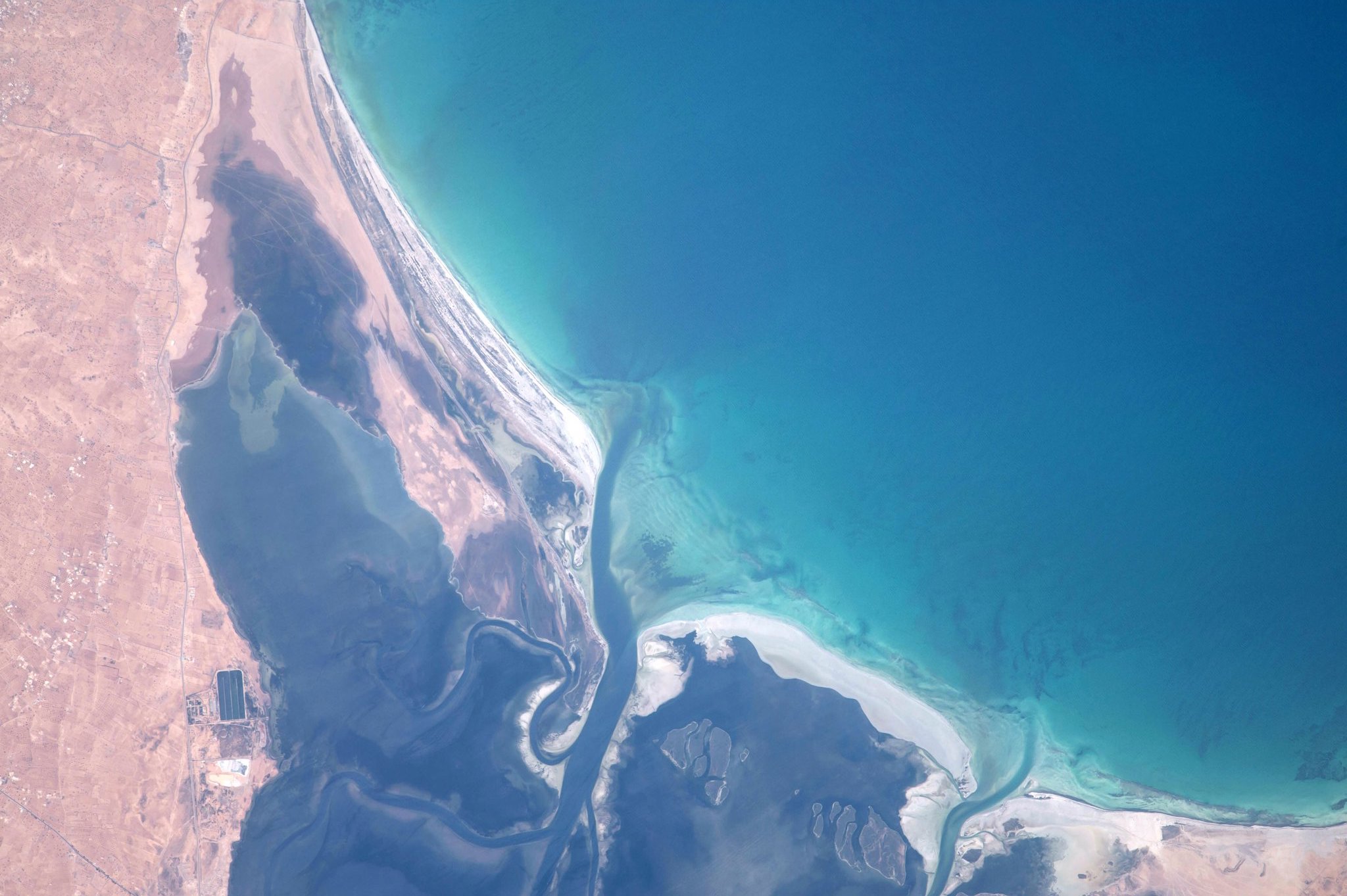 [:ja]【宇宙からの地球絶景】No.345: チュニジアのジェルバ島🇹🇳[:en][Earthview Wonders] No.345: Djerba Island of Tunisia🇹🇳[:]