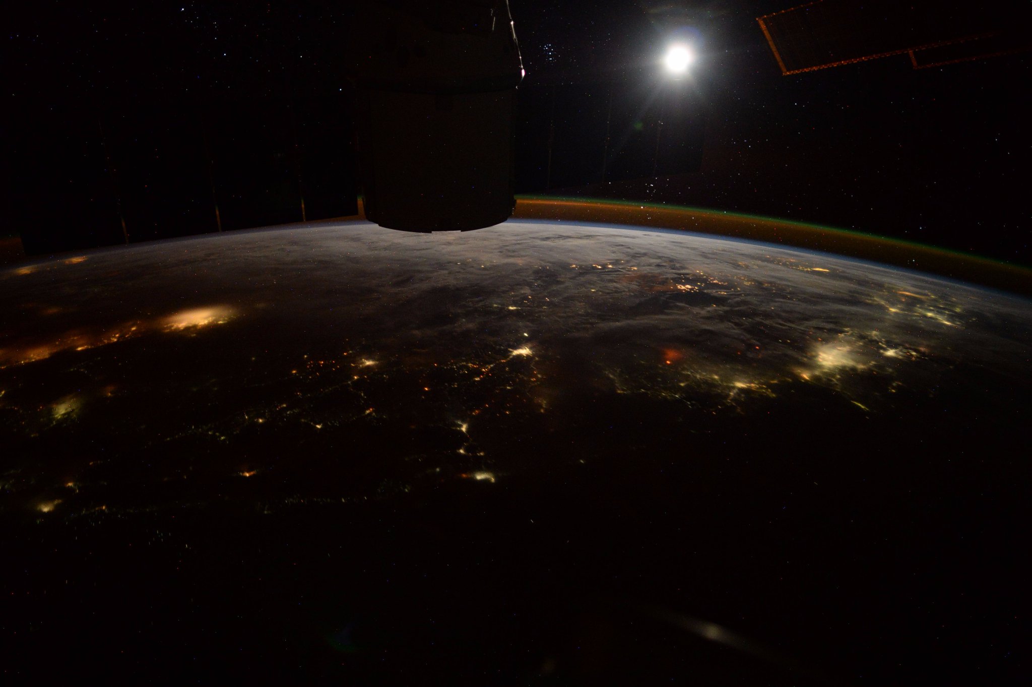 [:ja]【宇宙からの地球絶景】No.339: 月の出🇹🇼🇨🇳🇵🇭[:en][Earthview Wonders] No.339: Moon Rise🇹🇼🇨🇳🇵🇭[:]