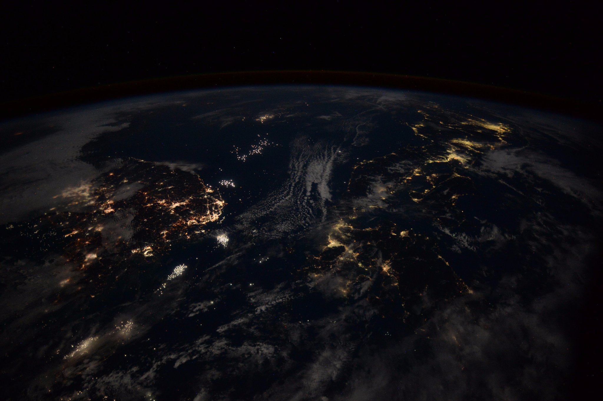 [:ja]【宇宙からの地球絶景】No.382: 夜の朝鮮半島🇰🇵🇰🇷[:en][Earthview Wonders] No.382: Korean Peninsula At Night🇰🇵🇰🇷[:]