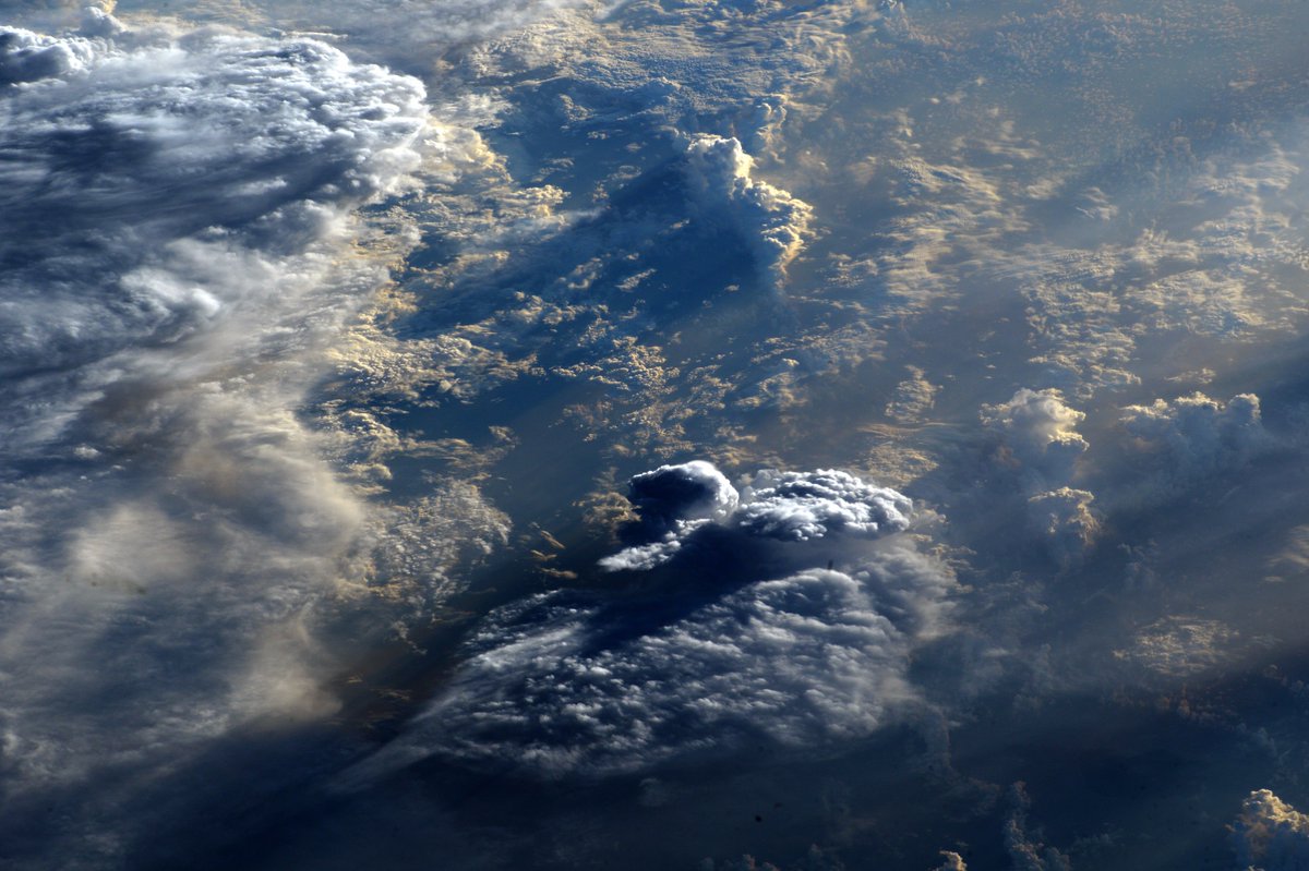 [:ja]【宇宙からの地球絶景】No.405: 宇宙からの夜明け[:en][Earthview Wonders] No.405: Sunrise From Space[:]