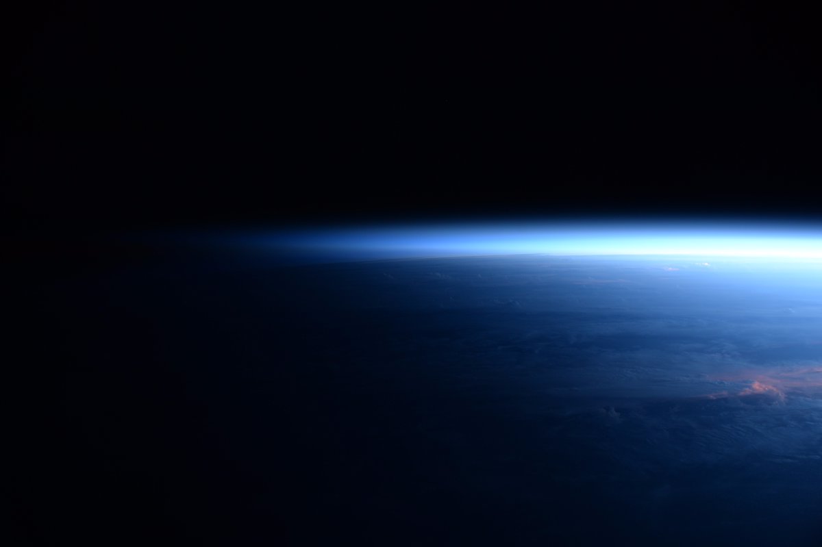 [:ja]【宇宙からの地球絶景】No.391: 宇宙からの夜明け[:en][Earthview Wonders] No.391: Sunrise From Space[:]