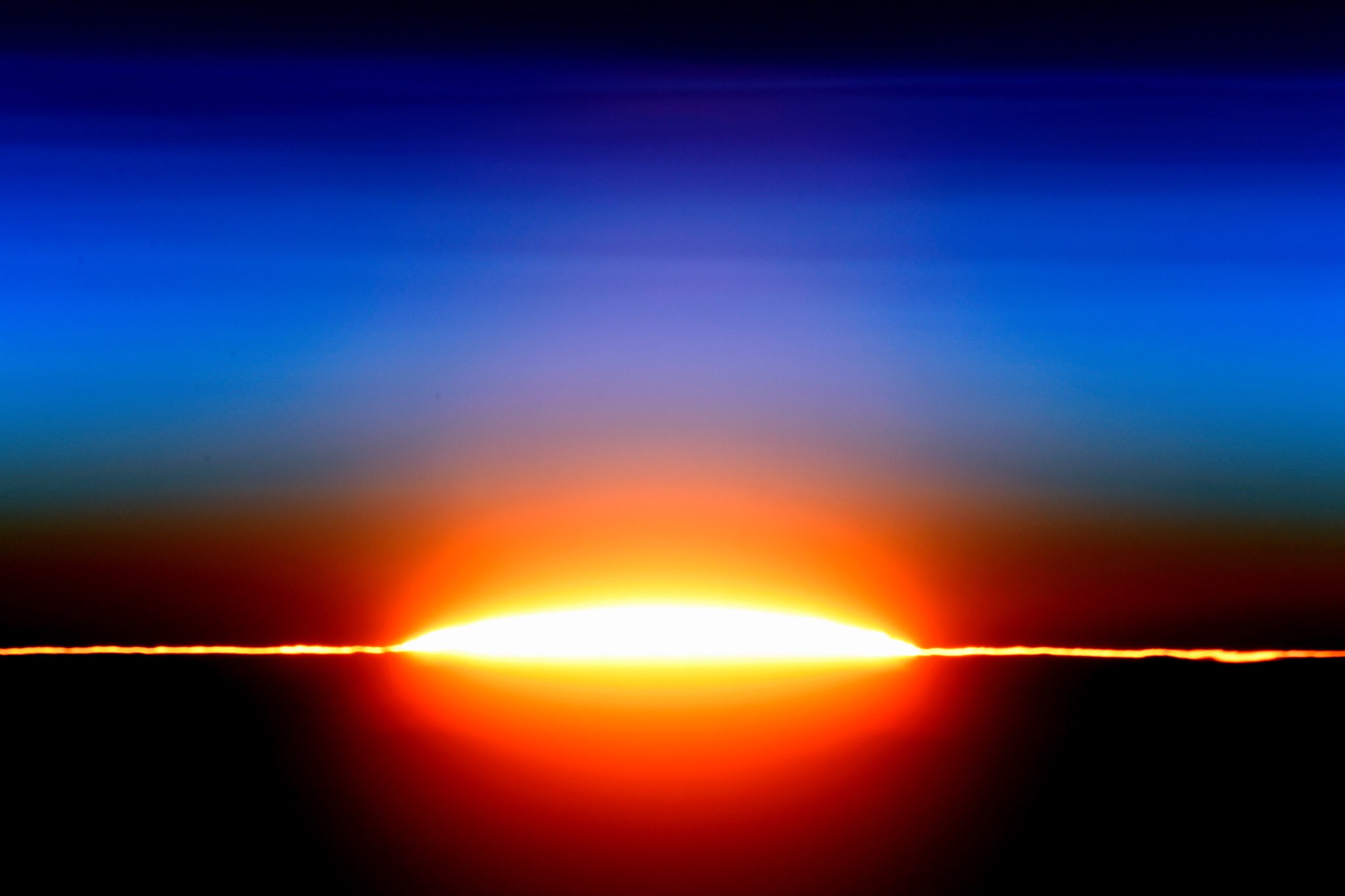 [:ja]【宇宙からの地球絶景】No.419: 宇宙からの日の入り[:en][Earthview Wonders] No.419: Sunset From Space[:]
