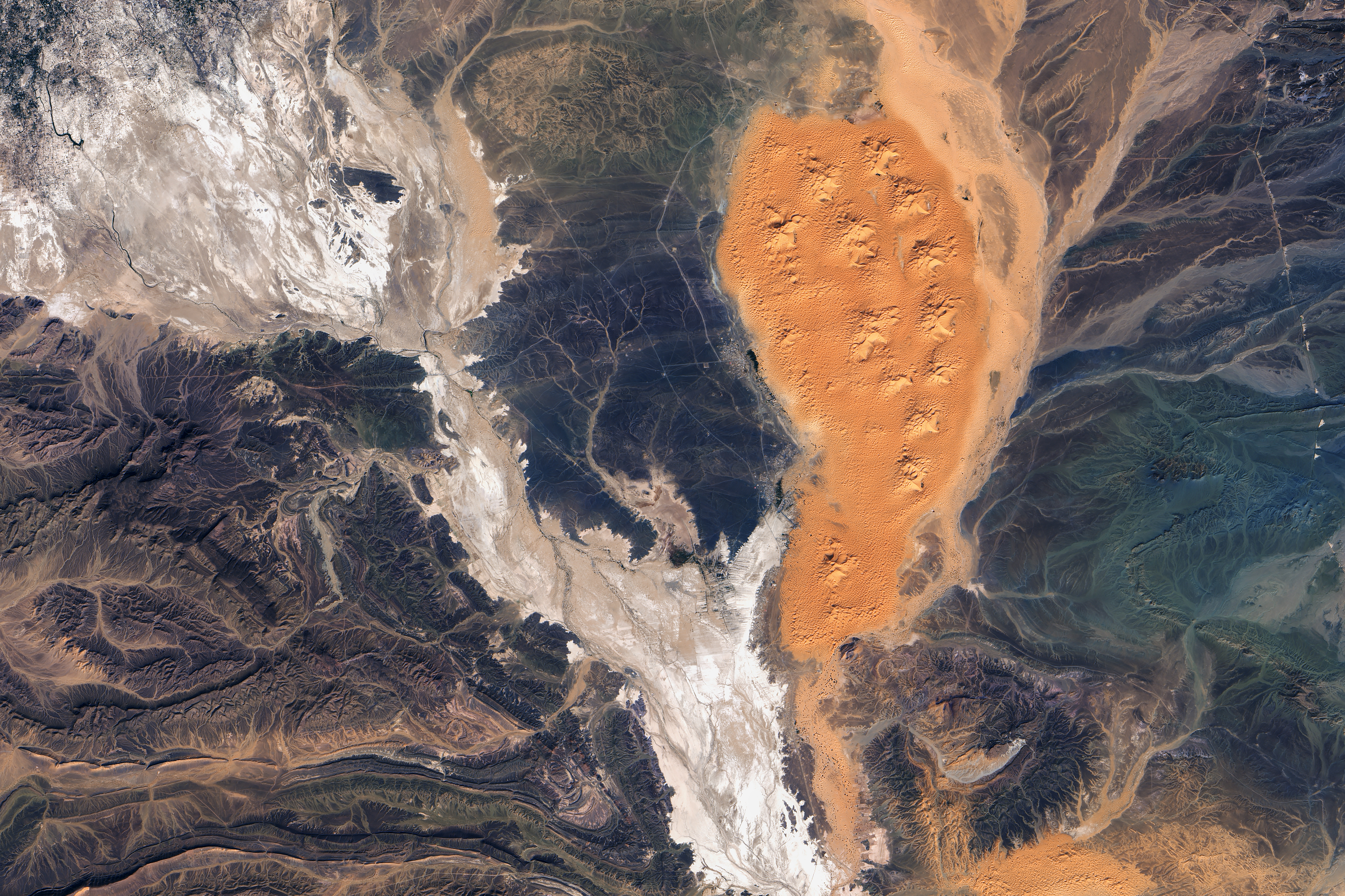 [:ja]【宇宙からの地球絶景】No.437: モロッコのエルグシェビ砂丘🇲🇦[:en][Earthview Wonders] No.437: Erg Chebbi Dunes, Morocco🇲🇦[:]