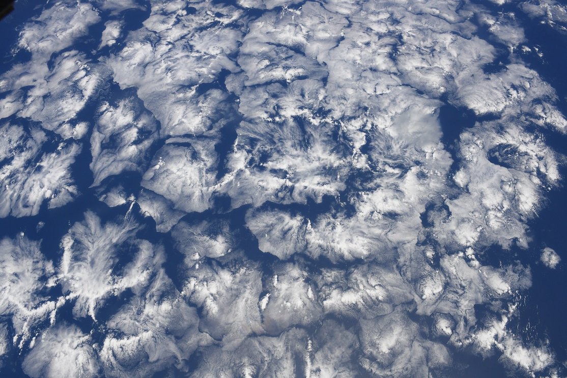 [:ja]【宇宙からの地球絶景】No.436: 絵画のような雲[:en][Earthview Wonders] No.436: Cloud Painting[:]