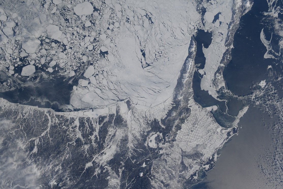 [:ja]【宇宙からの地球絶景】No.445: 北海道の流氷🇯🇵[:en][Earthview Wonders] No.445: Drift Ice of Hokkaido, Japan🇯🇵[:]