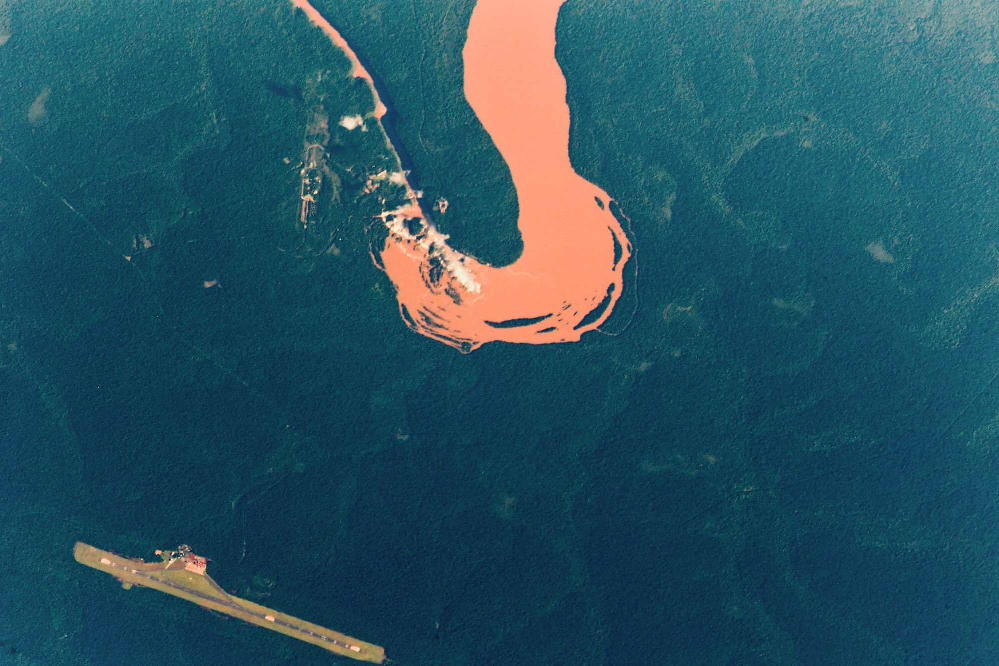 [:ja]【宇宙からの地球絶景】No.450: イグアスの滝🇦🇷🇧🇷[:en][Earthview Wonders] No.450: Iguazu Falls🇦🇷🇧🇷[:]