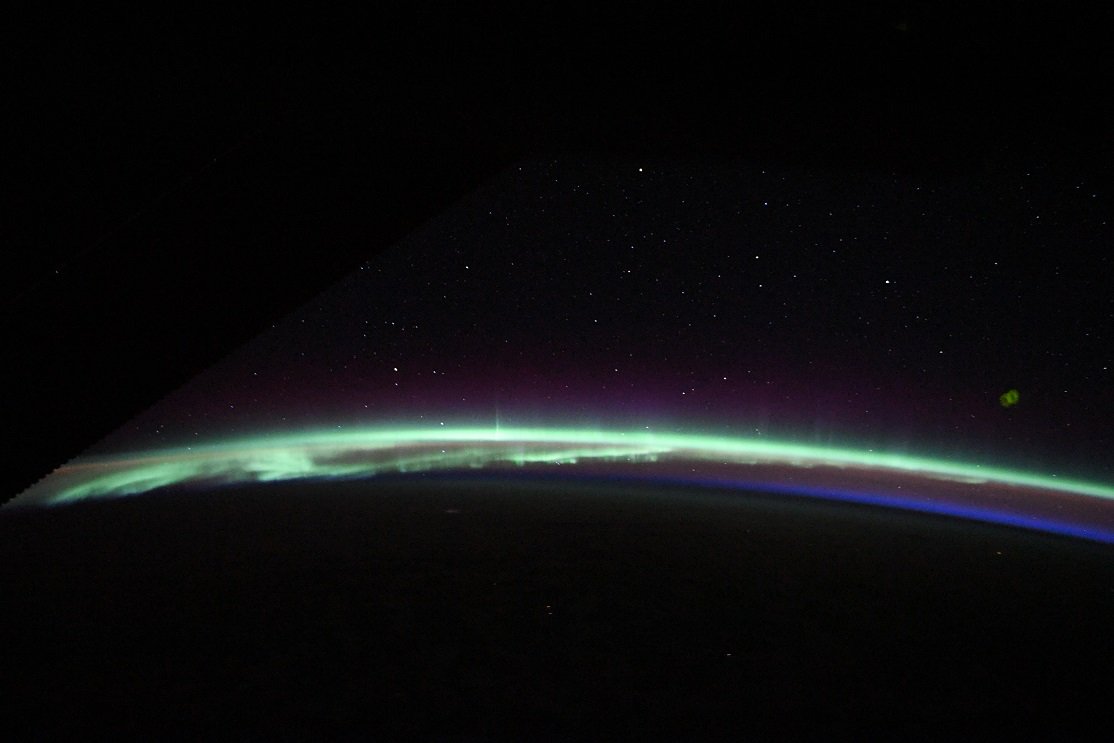 [:ja]【宇宙からの地球絶景】No.468: ISSからのオーロラ[:en][Earthview Wonders] No.468: Aurora from ISS[:]