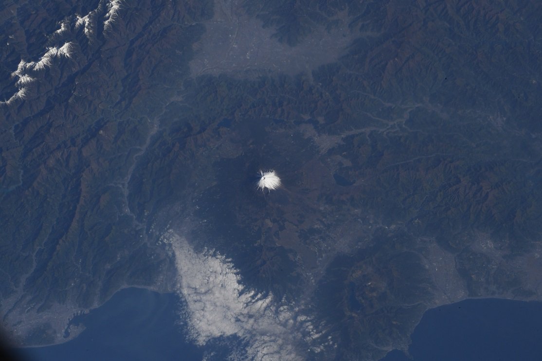 [:ja]【宇宙からの地球絶景】No.493: 春の富士山🇯🇵[:en][Earthview Wonders] No.493: Mt. Fuji in Spring🇯🇵[:]