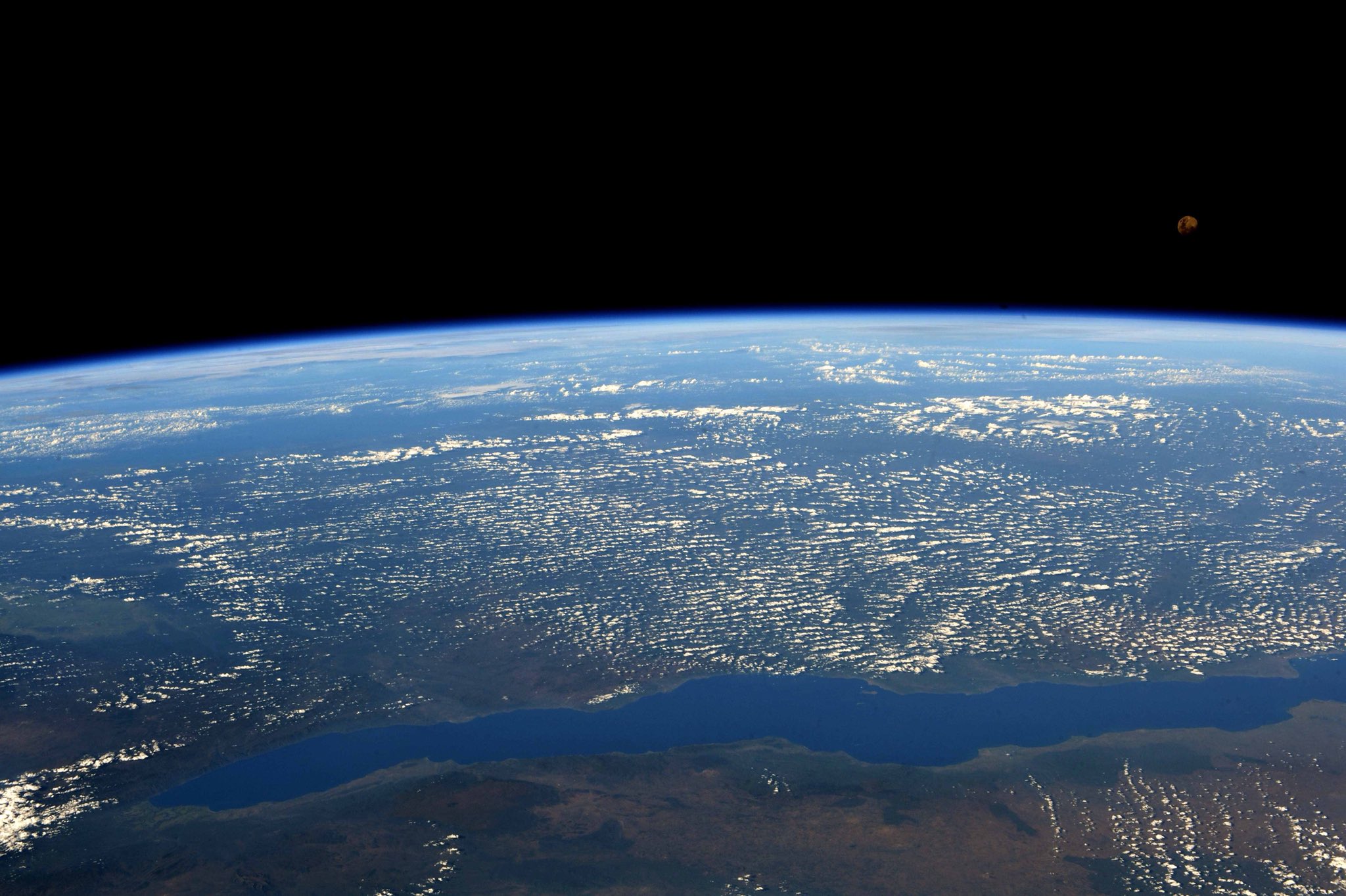 [:ja]【宇宙からの地球絶景】No.541: マラウイ湖🇲🇼🇹🇿🇲🇿[:en][Earthview Wonders] No.541: Lake Malawi🇲🇼🇹🇿🇲🇿[:]