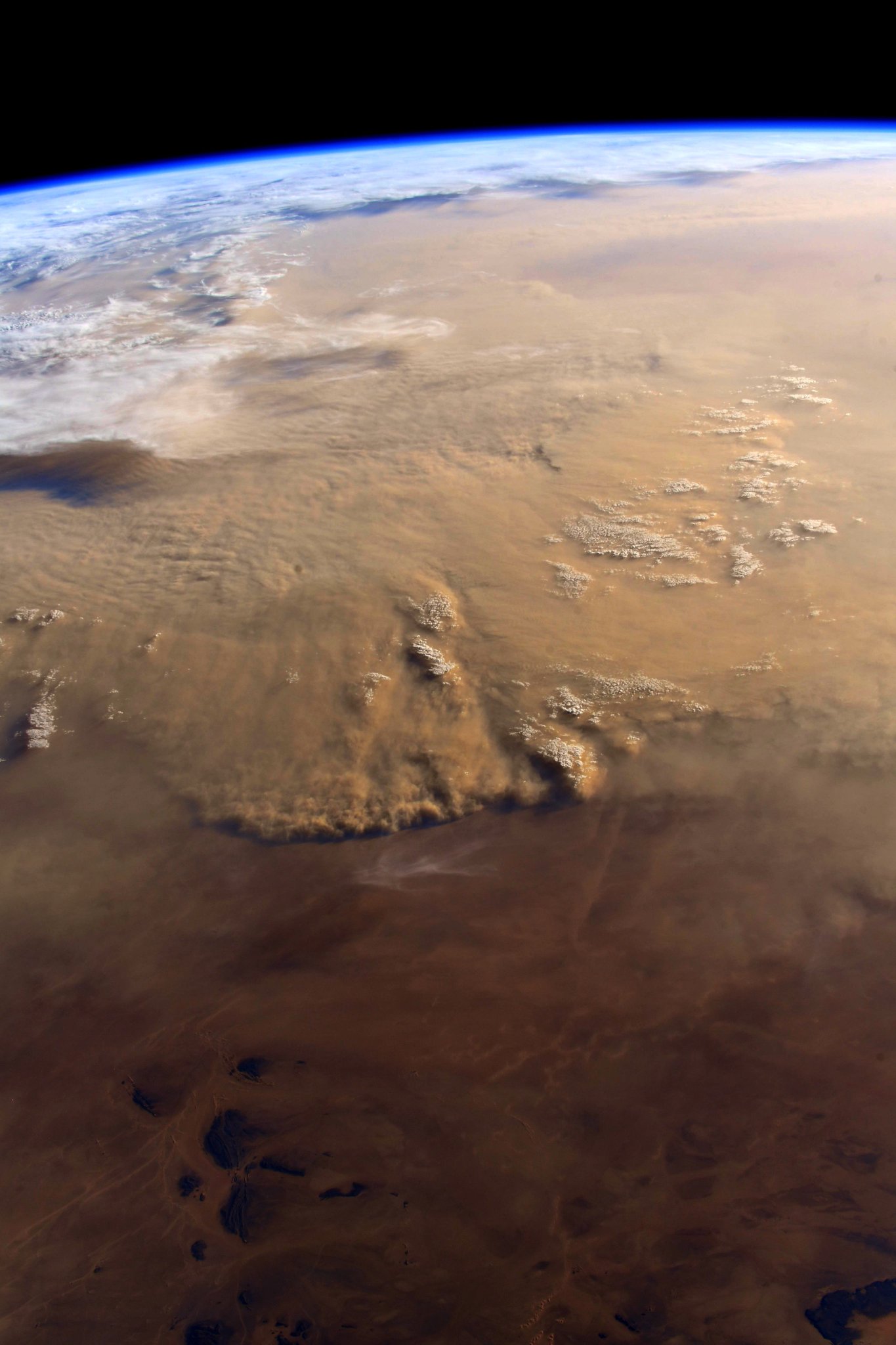 [:ja]【宇宙からの地球絶景】No.563: サハラ砂漠の砂嵐[:en][Earthview Wonders] No.563: Sahara’s Sandstorm[:]