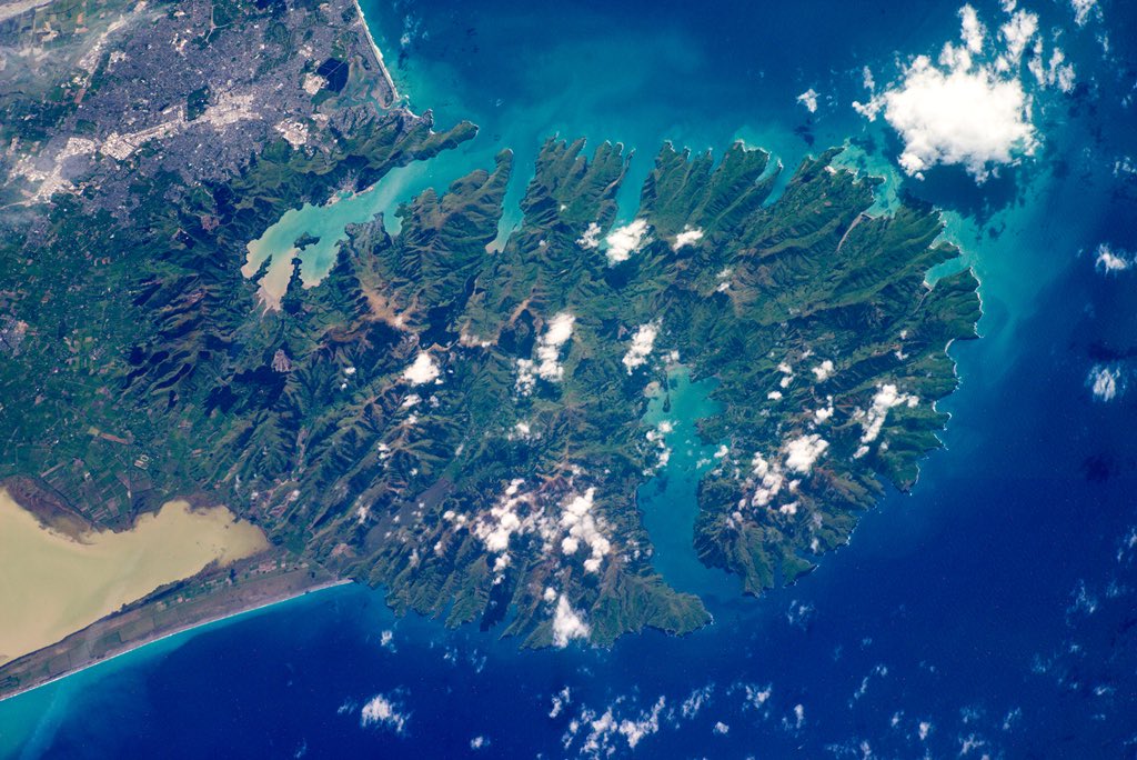 [:ja]【宇宙からの地球絶景】No.582: ニュージーランドのバンクス半島🇳🇿[:en][Earthview Wonders] No.582: Banks Peninsula, NZ🇳🇿[:]