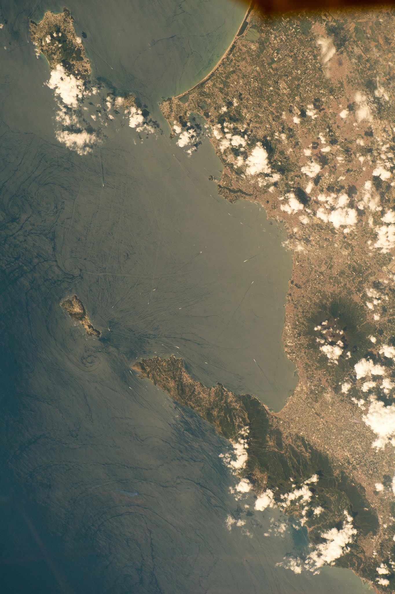 [:ja]【宇宙からの地球絶景】No.589: イタリアのナポリ🇮🇹[:en][Earthview Wonders] No.589: Naples, Italy🇮🇹[:]