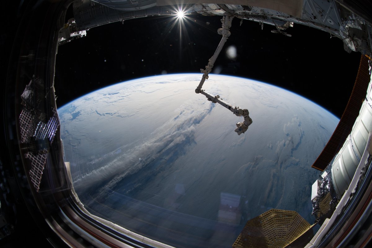 [:ja]【宇宙からの地球絶景】No.596: 多層の雲景[:en][Earthview Wonders] No.596: Multi-Layered Clouds[:]
