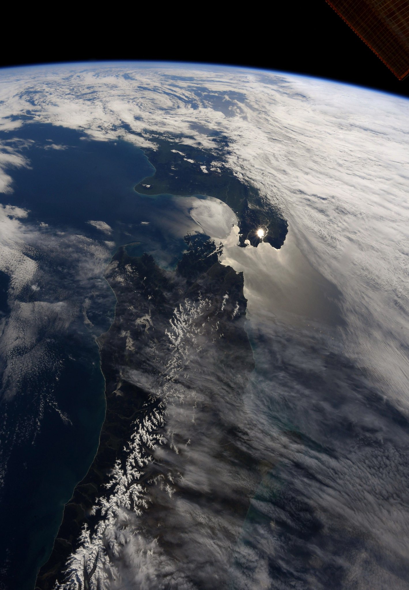 [:ja]【宇宙からの地球絶景】No.616: ニュージーランドのクック海峡🇳🇿[:en][Earthview Wonders] No.616: Cook Strait, New Zealand🇳🇿[:]