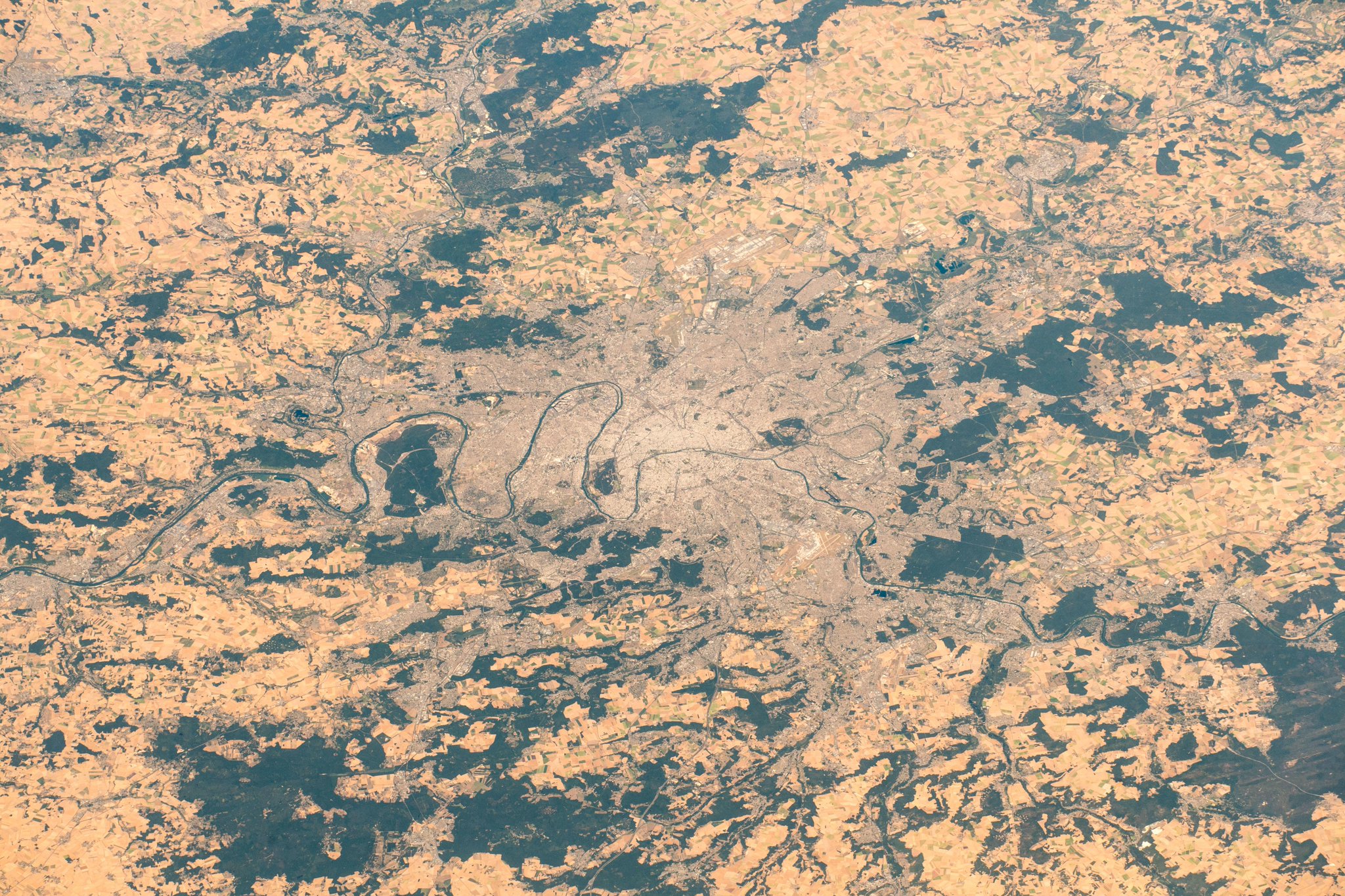 [:ja]【宇宙からの地球絶景】No.633: 乾燥するパリ🇫🇷[:en][Earthview Wonders] No.633: Dried Paris🇫🇷[:]