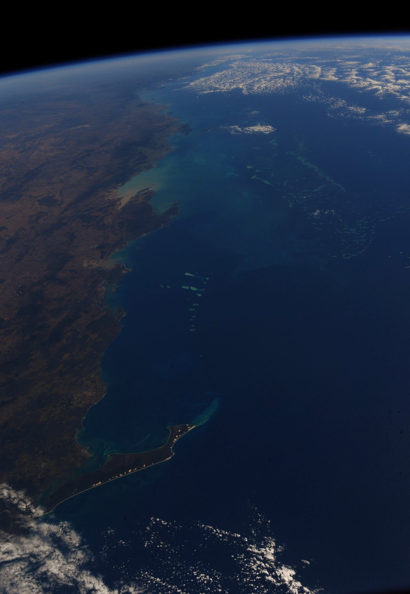 [:ja]【宇宙からの地球絶景】No.642: オーストラリアのグレートバリアリーフ🇦🇺[:en][Earthview Wonders] No.642: Great Barrier Reef🇦🇺[:]