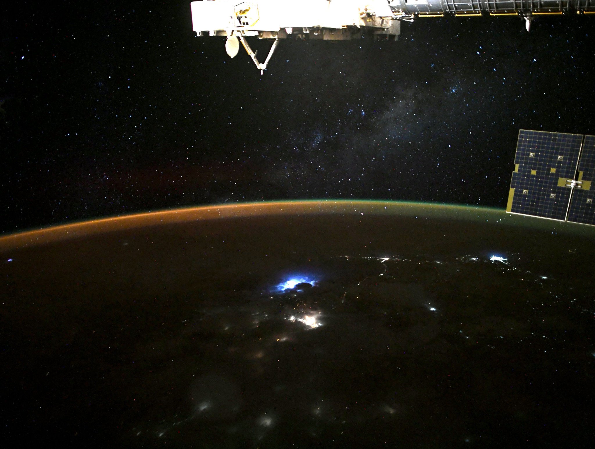 [:ja]【宇宙からの地球絶景】No.648: 雷[:en][Earthview Wonders] No.648: Lightning[:]