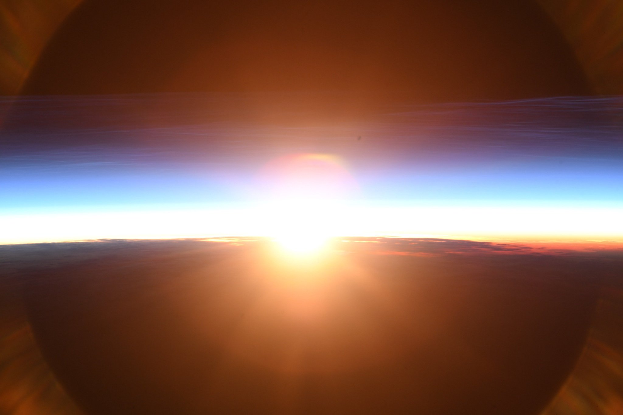 [:ja]【宇宙からの地球絶景】No.649: 日の出[:en][Earthview Wonders] No.649: Morning Glow[:]