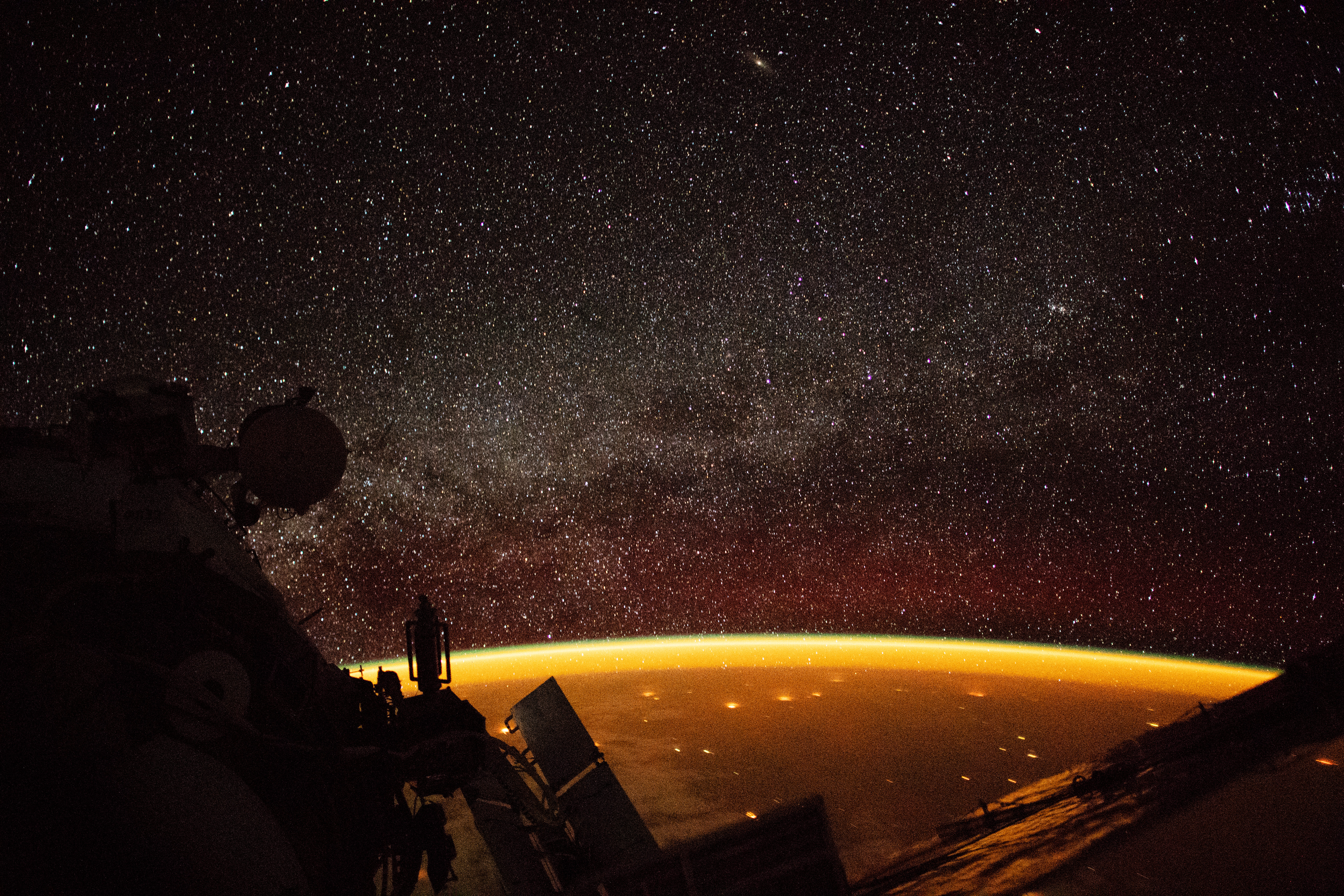 [:ja]【宇宙からの地球絶景】No.634: 大気光[:en][Earthview Wonders] No.634: Airglow[:]